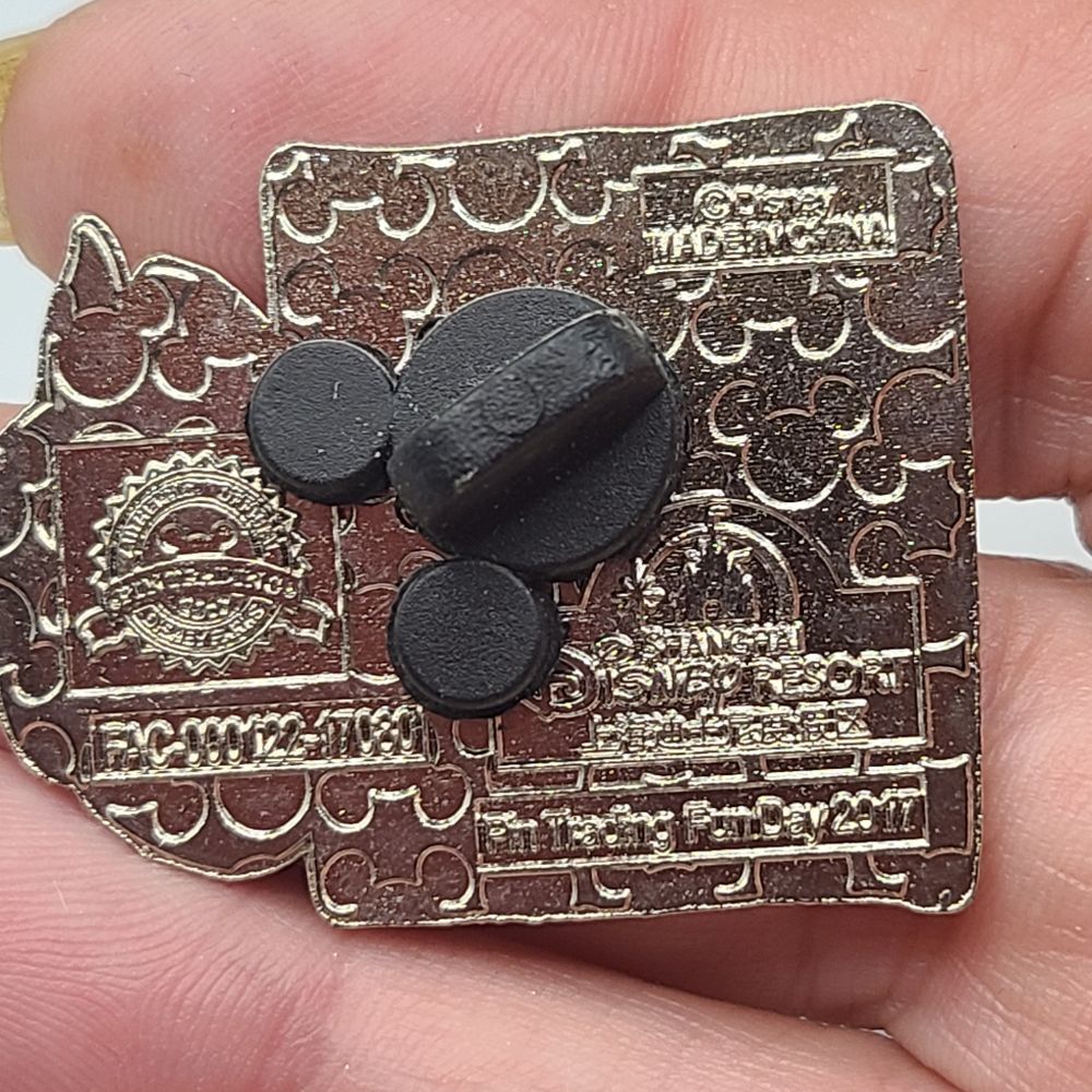 Disney Shanghai Resort 2017 Pin Trading Fun Day Official Pin - Picture 3 of 5